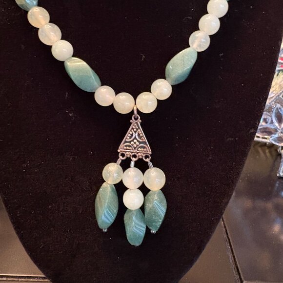 Natural Jade and Jadeite necklace with sterling silver - Picture 2 of 3